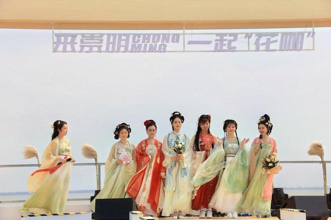 白天看花神出画夜晚见铁花星雨开元棋牌崇明堡镇江堤有约：(图3)