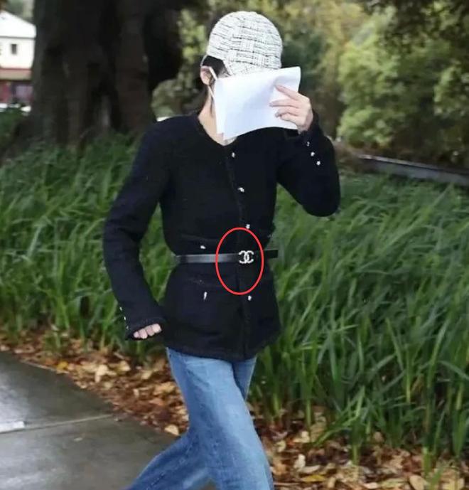 丢名牌鞋折返冷眼看受伤司机配文惹争议ky开元棋牌杨兰兰车祸细节:弃车跑(图2) 丢名牌鞋折返冷眼看受伤司机配文惹争议ky开元棋牌杨兰兰车祸细节:弃车跑(图2)